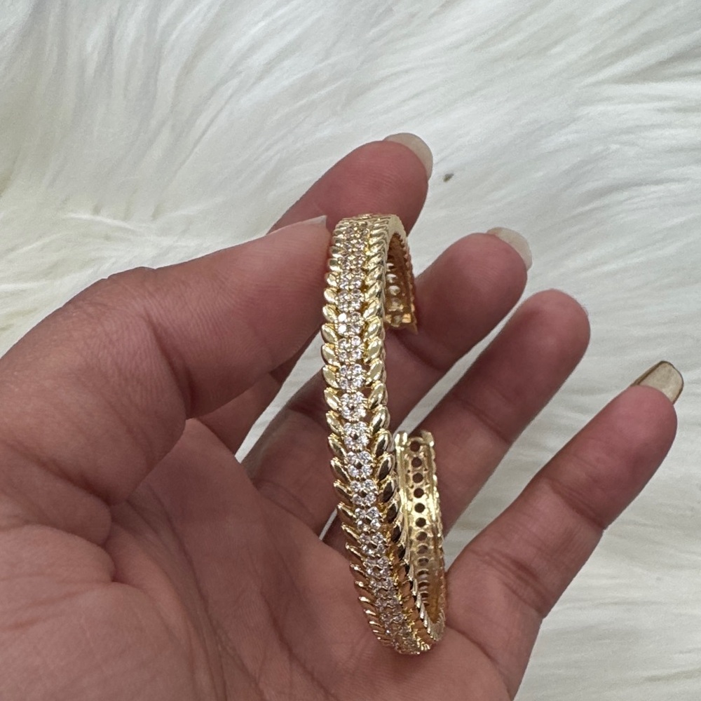 Elegant Gold and Silver Women's Bracelet